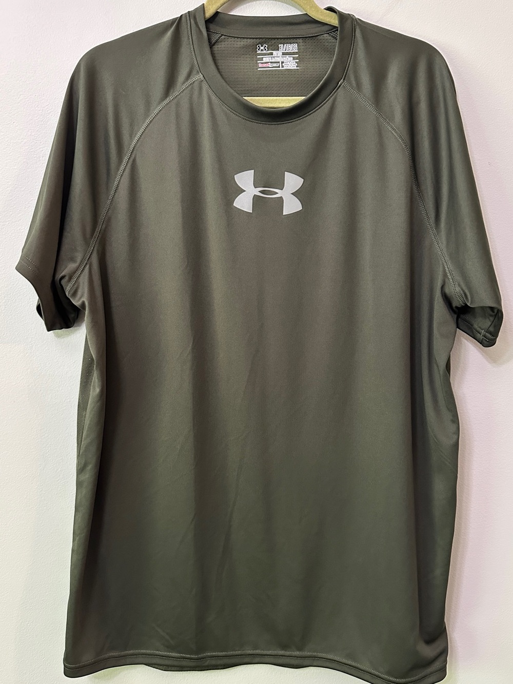 NWT Under Armour HeatGear Fitted Shirt Mens XL Olive Green Athletic Silver Logo